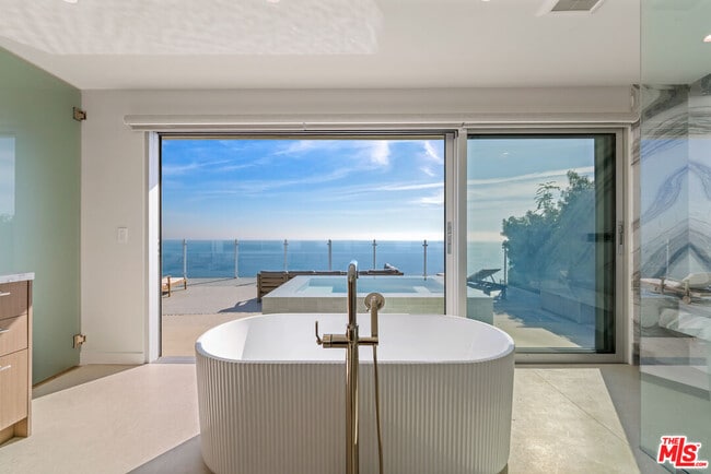 Building Photo - 18254 Coastline Dr