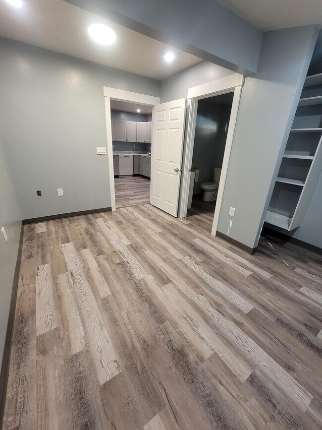 Building Photo - 168 E 70 S