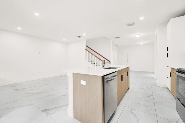 Building Photo - 407 Bella Sol Way