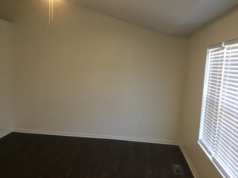 Building Photo - 2831 Coachlight Ln