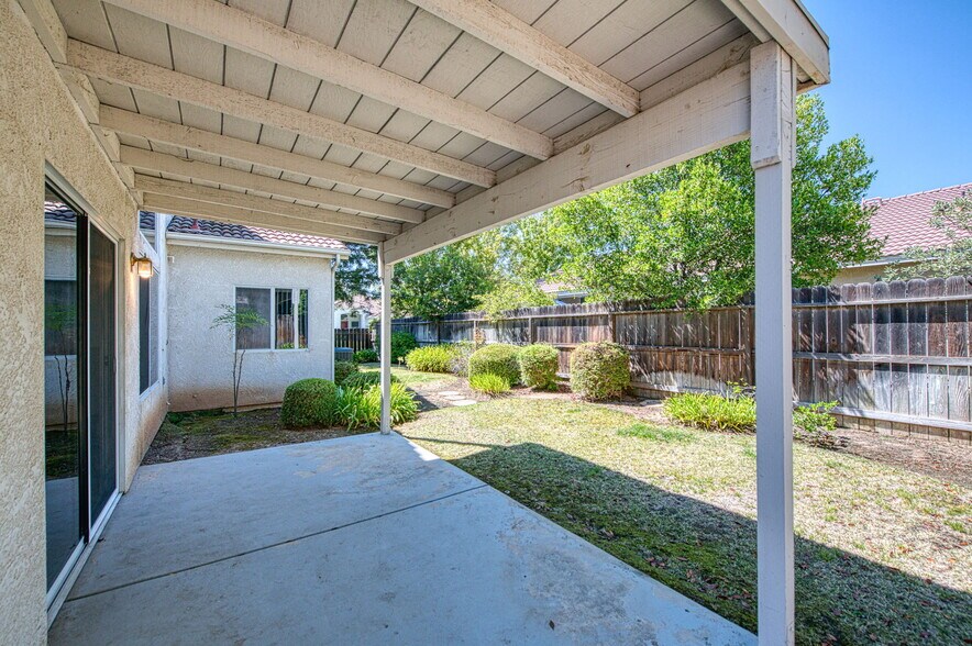 Building Photo - 1708 E Chelsea Dr
