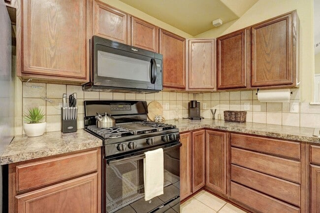 Building Photo - Fully Furnished in Owasso