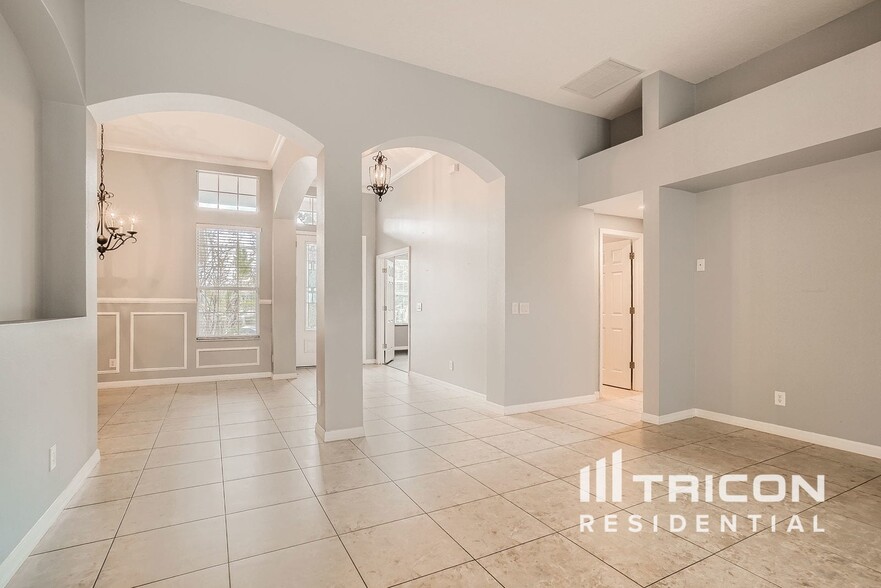 Building Photo - 929 Cavan Dr
