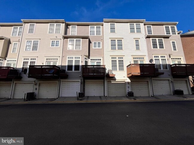 Building Photo - 8179 Skelton Cir