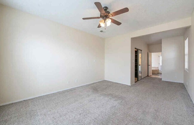 Building Photo - 2436 Manzano Loop NE