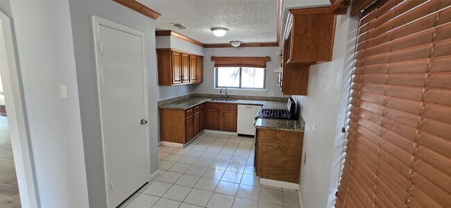 Building Photo - 6311 Dawnridge Dr