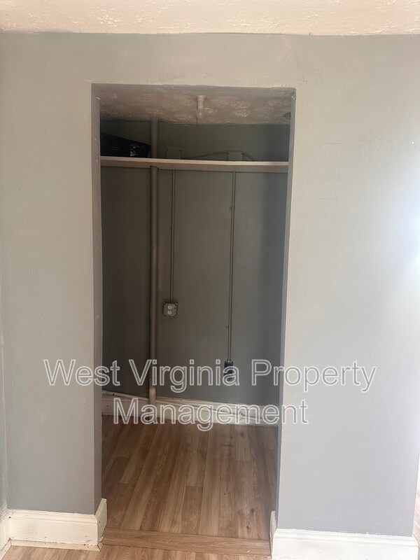 Building Photo - 304 N 3rd St