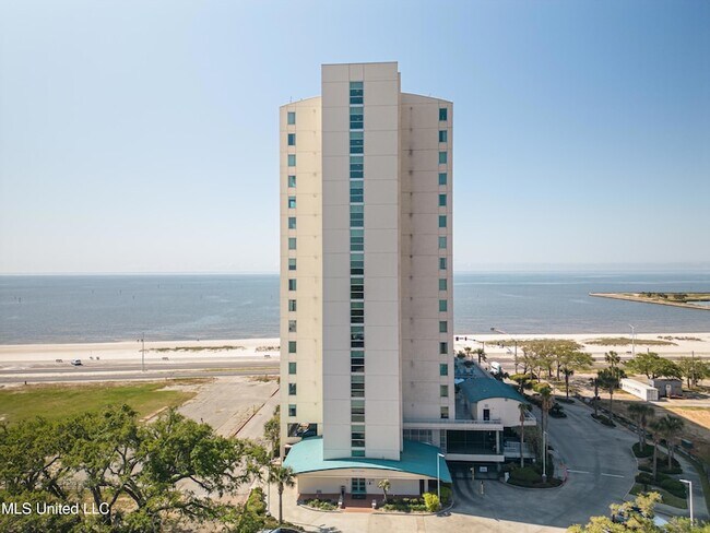 Building Photo - 2060 Beach Blvd