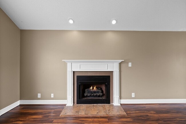 Building Photo - Pet-Friendly 3BR Home w/ 3-Car Garage, Fir...