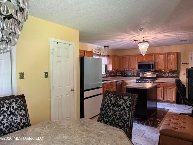 Building Photo - 11278 River Bend Dr