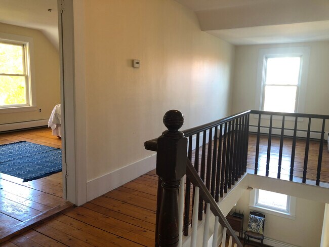 Building Photo - 1295 Main St