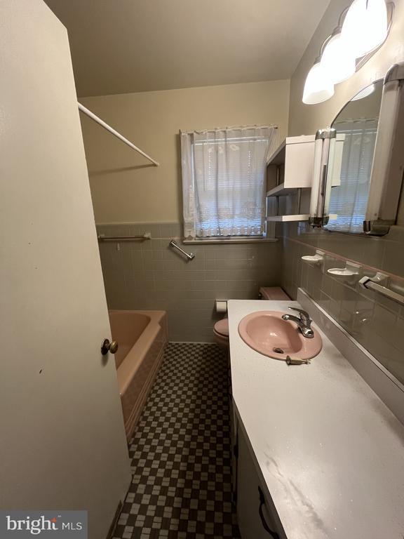 Building Photo - 4906 Hood Dr