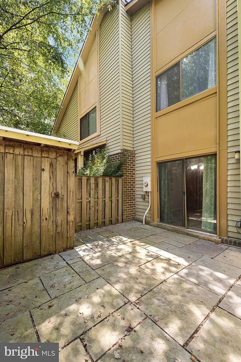 Building Photo - 10673 Spring Oak Ct