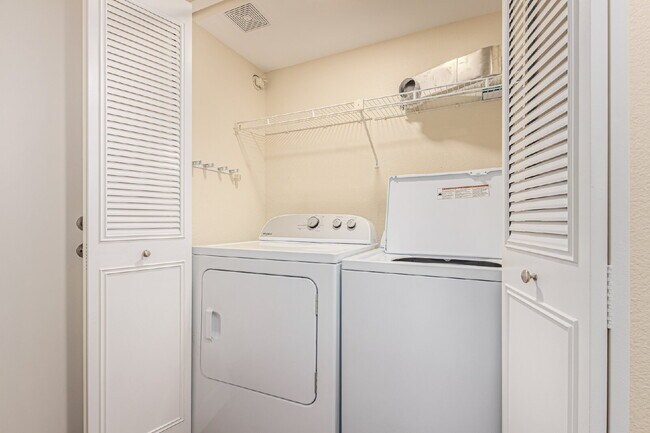 Building Photo - Ready for IMMEDIATE MOVE IN!