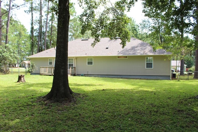 Building Photo - Exquisite 3BR/2BA Home Minutes from Moody AFB with Luxurious Features!