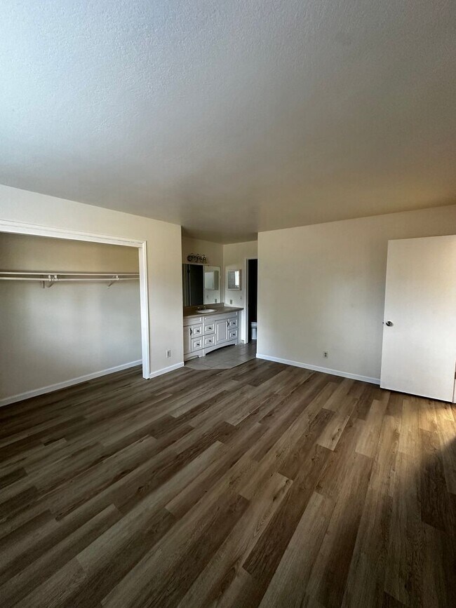 Building Photo - 5620 Brush Creek Dr