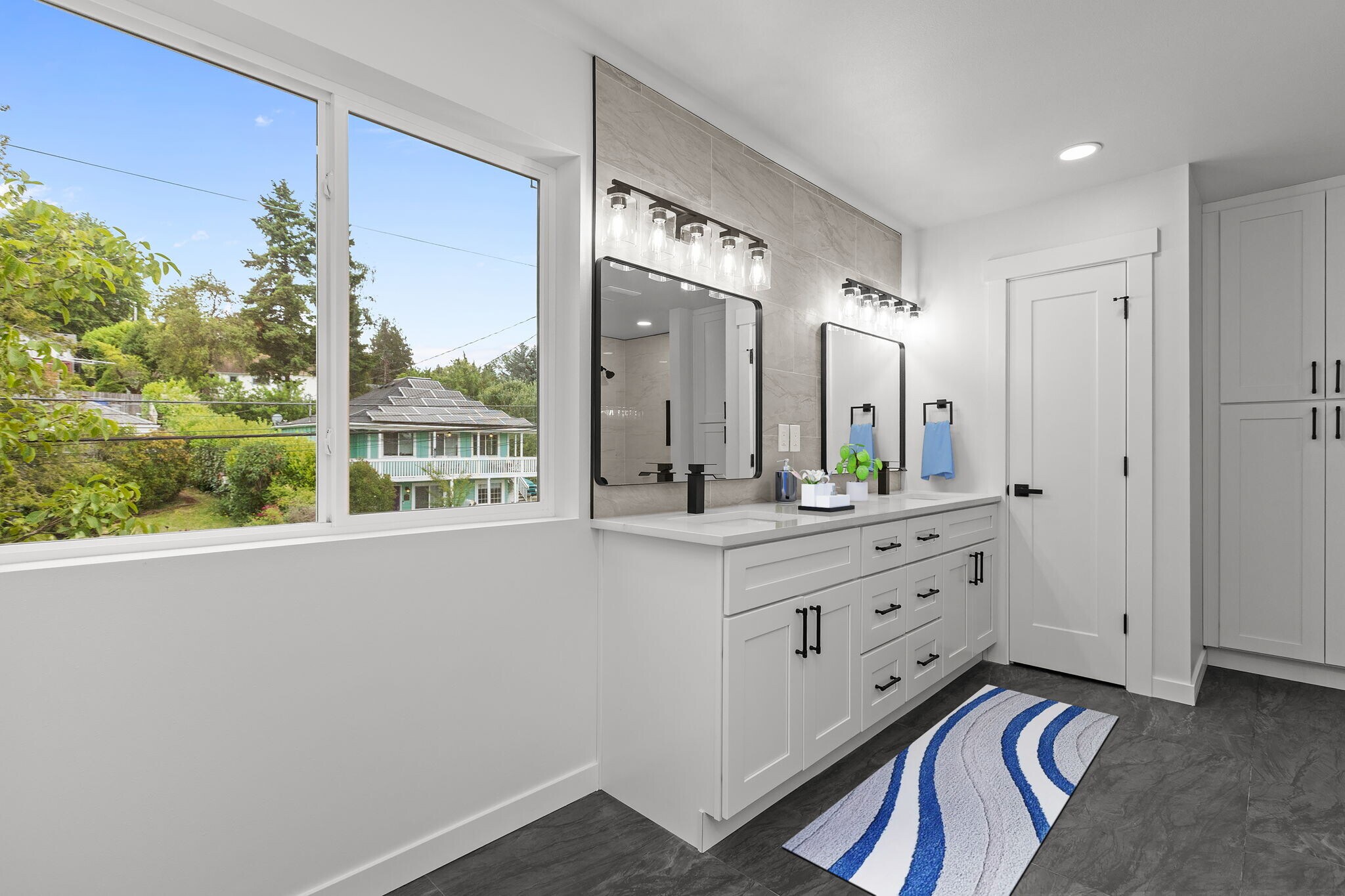 Building Photo - 605 Prospect Ave N