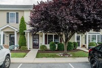 Building Photo - Beautiful 3-Bedroom Townhome in Wellington...