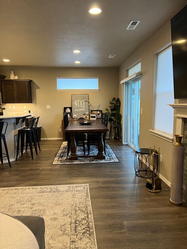 Building Photo - Home in Hayden North!