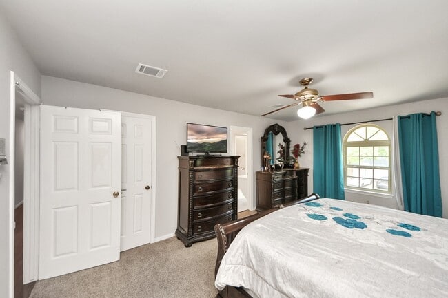 Building Photo - 20626 Chestnut Hills Dr