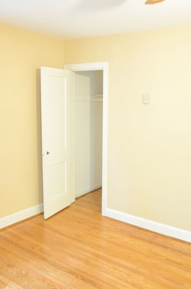 Building Photo - 8210 Greenwood Ave