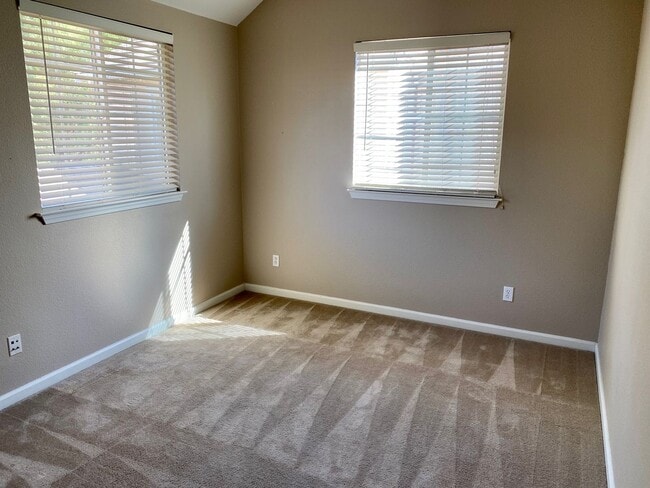 Building Photo - 4 bedroom home in Bethany village
