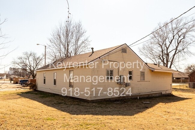 Building Photo - 3 BED/ 1 BATH IN UP AND COMING NEIGHBORHOOD