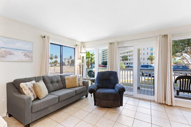 Building Photo - 497 Plantation Rd