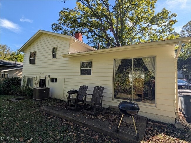 Building Photo - 1494 Hilton Dr