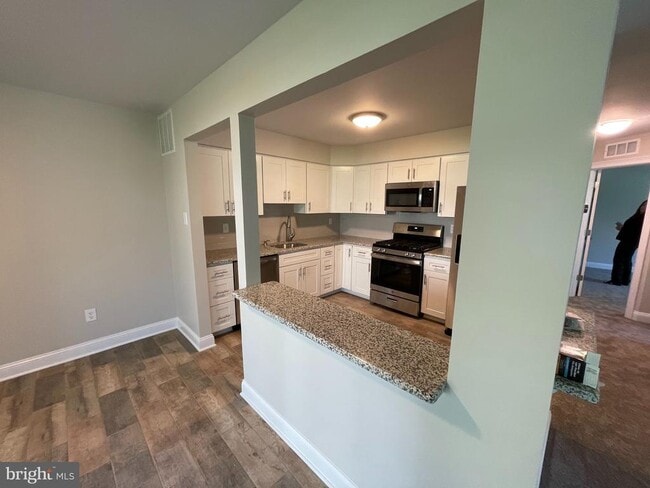 Building Photo - 167 Andover Pl