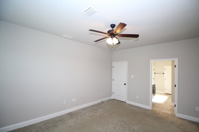 Building Photo - Spacious 3-Bedroom, 2-Bath Brick Home in N...
