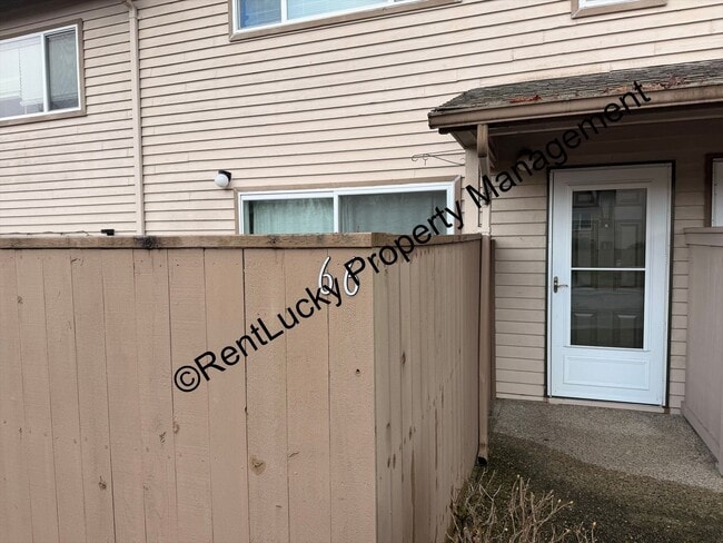 Building Photo - Two Bedroom Two Bath Condo For Rent