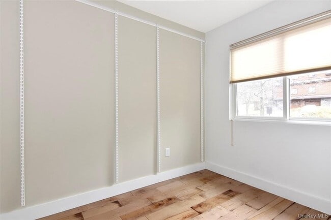 Building Photo - 63 Sunnyside Pl