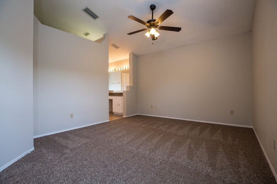 Building Photo - 338 Lakebreeze Cir