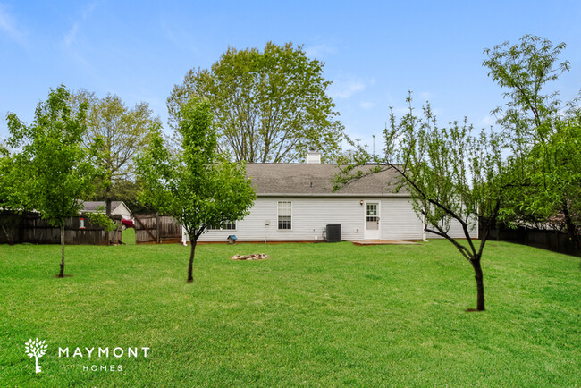 Building Photo - Charming 3 Bedroom Home!
