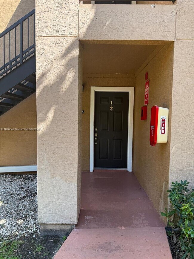 Building Photo - 15600 SW 106th Ln