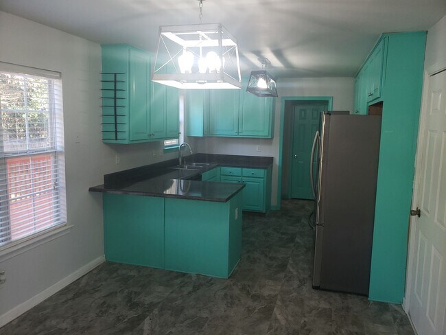 Building Photo - THE GOOD LIFE IN FAIRBURN