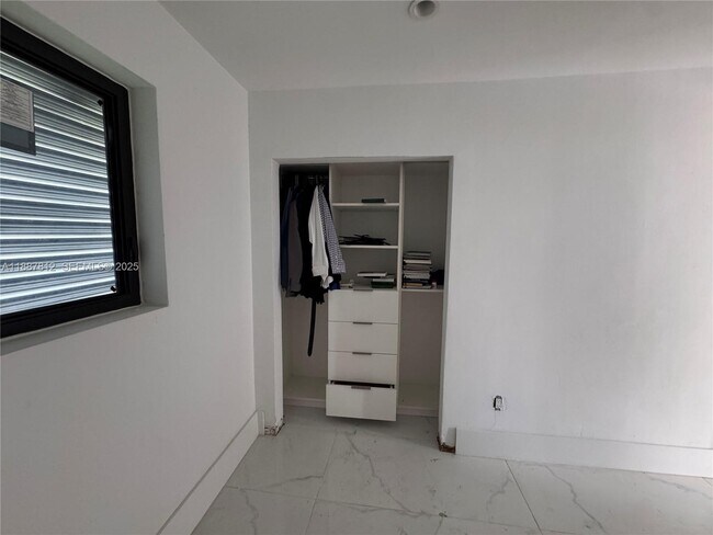 Building Photo - 444 NW 21st St