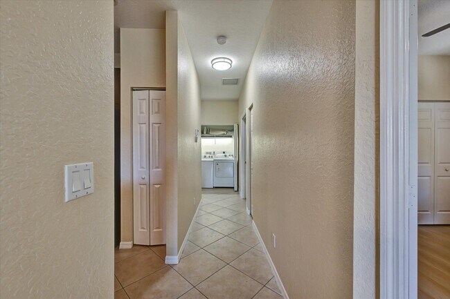 Building Photo - 4870 Bonsai Cir