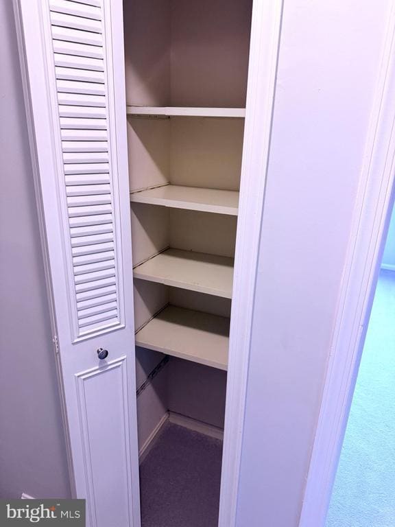 Building Photo - 8625 Point of Woods Dr