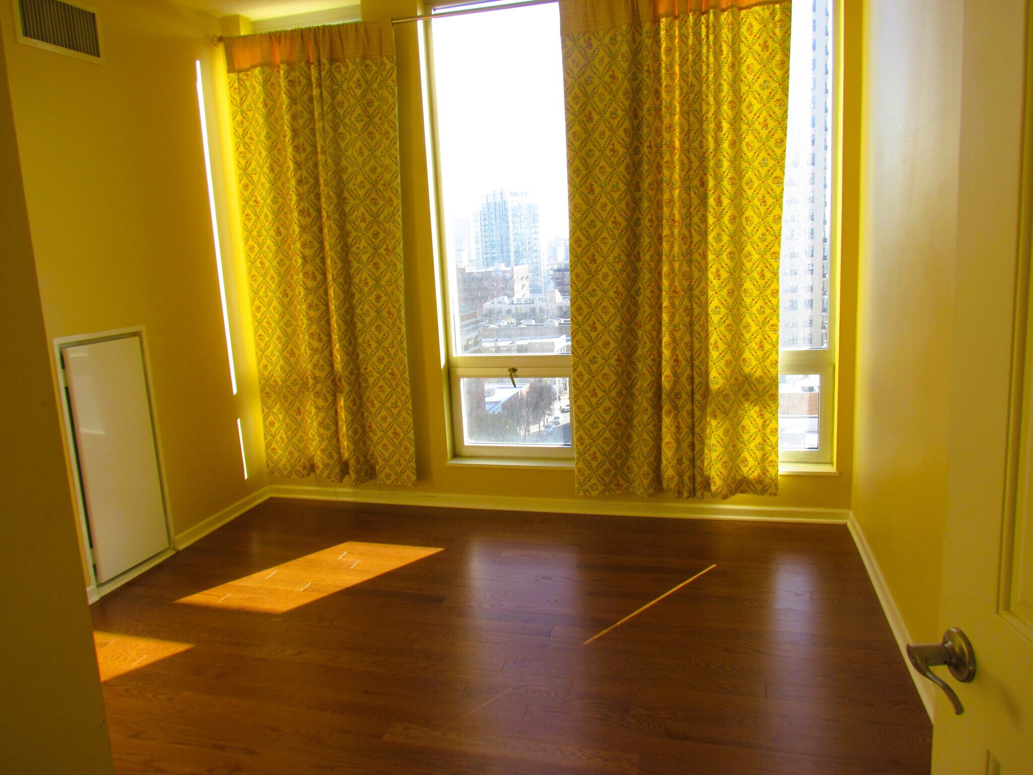 Building Photo - 1400 S Michigan Ave