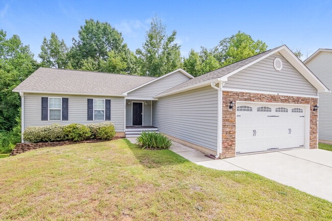 Building Photo - 145 Lynn Dr