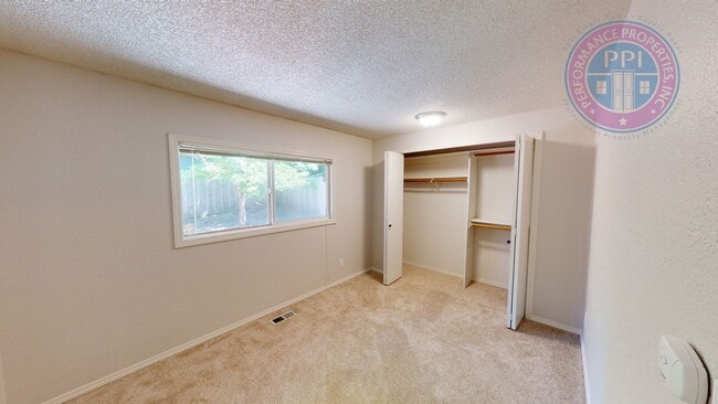 Building Photo - Desirable Tualatin - Central Air! Single L...