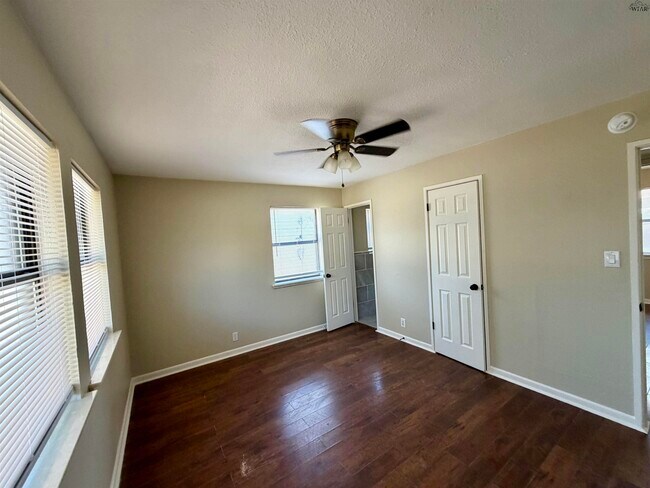 Building Photo - 4603 Western Hills Dr