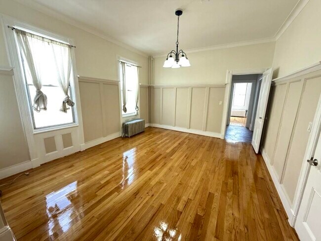 Building Photo - 927 18th St