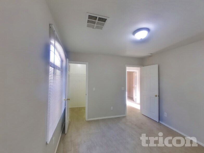 Building Photo - 10535 W Papago St