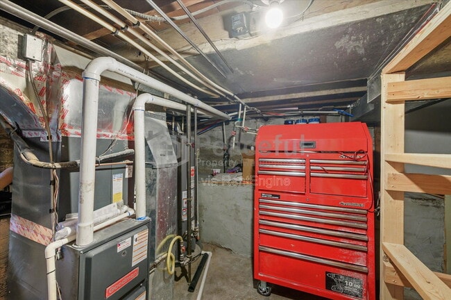 Building Photo - 662 E Redondo Ave