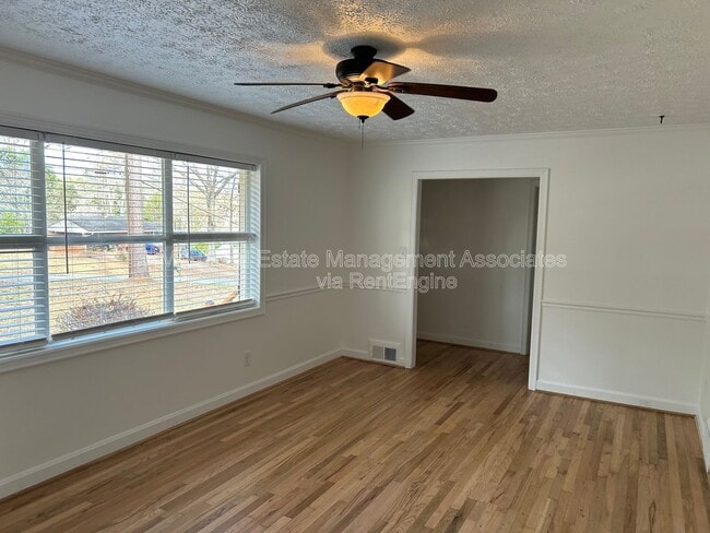 Building Photo - 216 Hillandale Dr