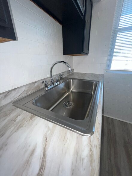 Building Photo - 5243 Bancroft Ave