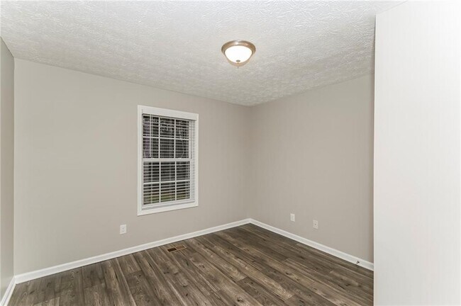 Building Photo - 331 S Red Oak Way